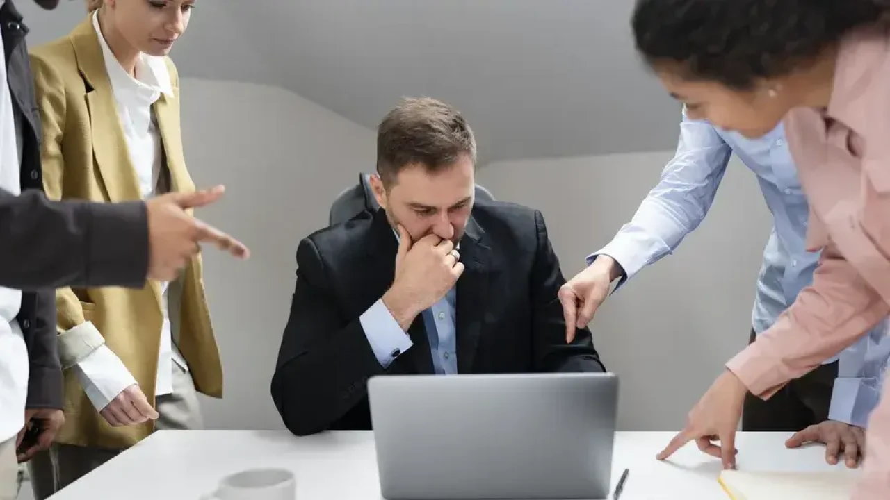 ¿Qué son los factores de riesgo psicosociales en el trabajo y cómo gestionarlos?